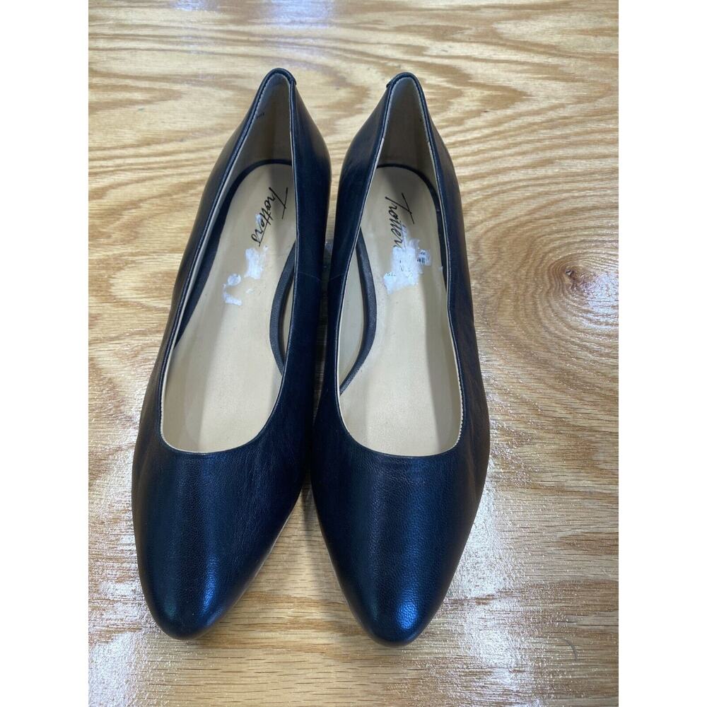 Trotters Jewel Pumps Heels Women's 7.5 W Navy Leather Slip-On Formal Preppy S66